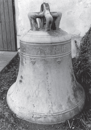 Glocke von 1516 mit Hallenser Stadtwappen/Engel hält das Schweißtuch der Veronika